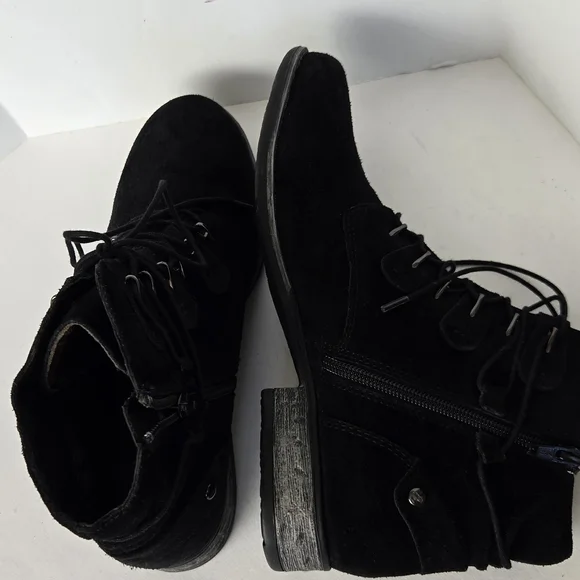 Earth Black Lace-Up Suede Leather Boots - Picture 9 of 14